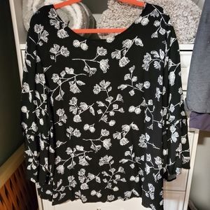 Ava & Viv Flowy and Floral Top Black and White